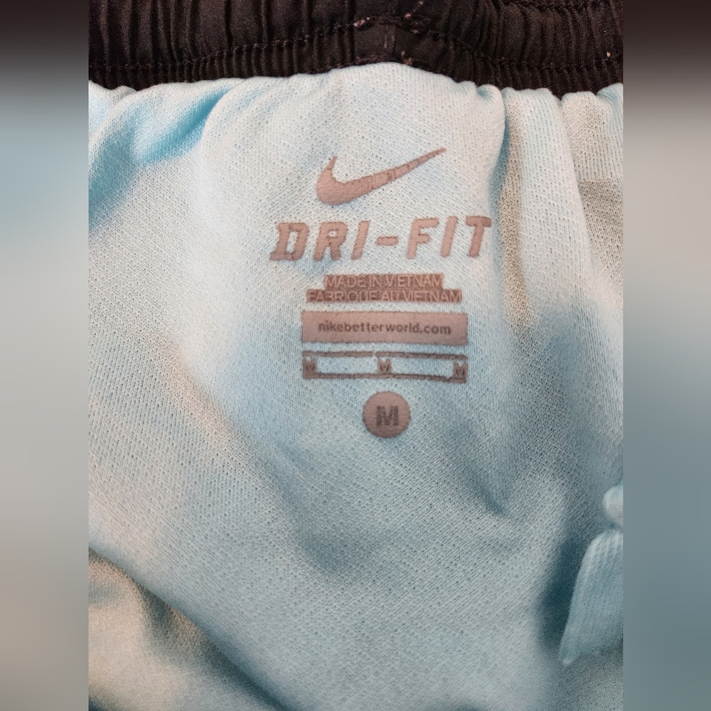 Nike Shorts - Picture 4 of 9